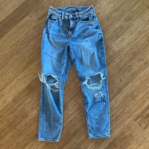 AE mom jeans size 2 Distressed